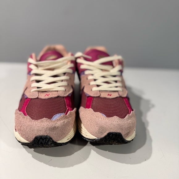 New Balance 2002R - Picture 2 of 5